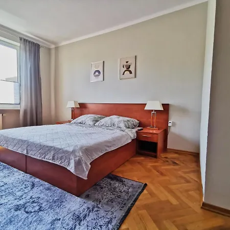 Centrum Swietojanska Apartment *